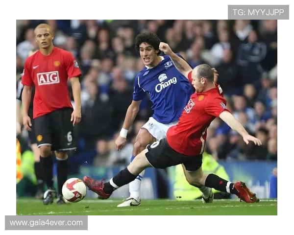 热闻｜爆冷！0-1不敌少一人对手，曼联时隔12年在英超主场再输埃弗顿