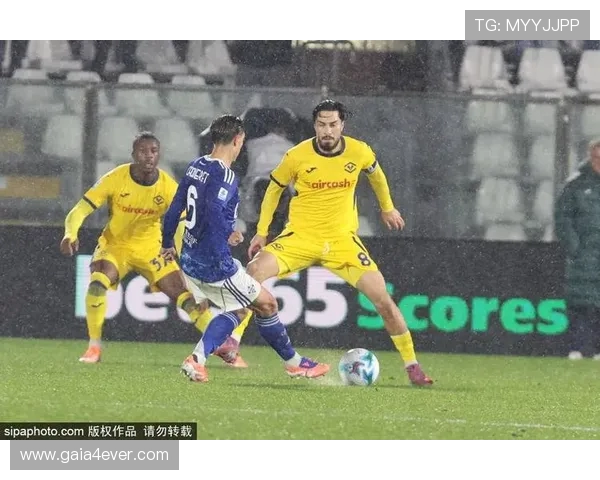 佩杜拉：科莫会在冬窗拒绝对帕斯的报价，球员明夏回皇马